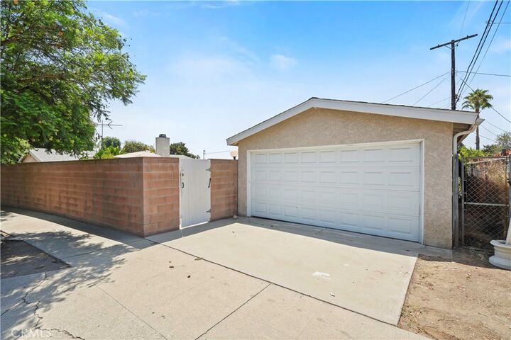 Property Photo:  11255 Paso Robles Ave  CA 91344 