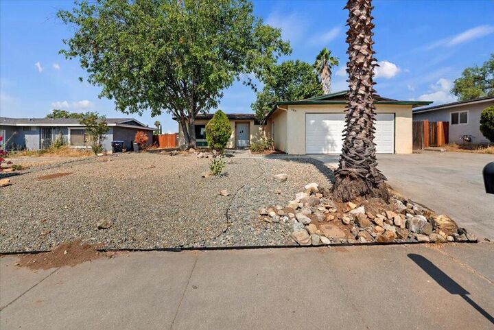 Property Photo:  11831 Davis Street  CA 92557 