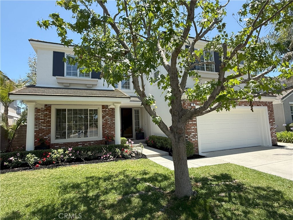 Property Photo:  18 Lakeside Drive  CA 90621 
