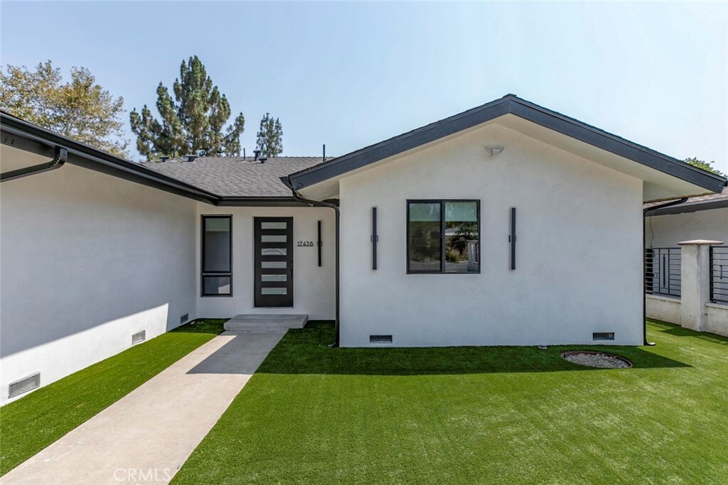 Property Photo: 17436 Index Street CA 91344