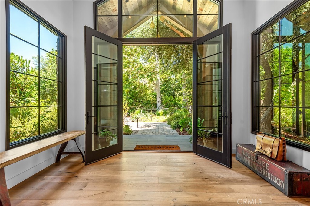 Property Photo: 5207 Saddle Creek Road CA 91302