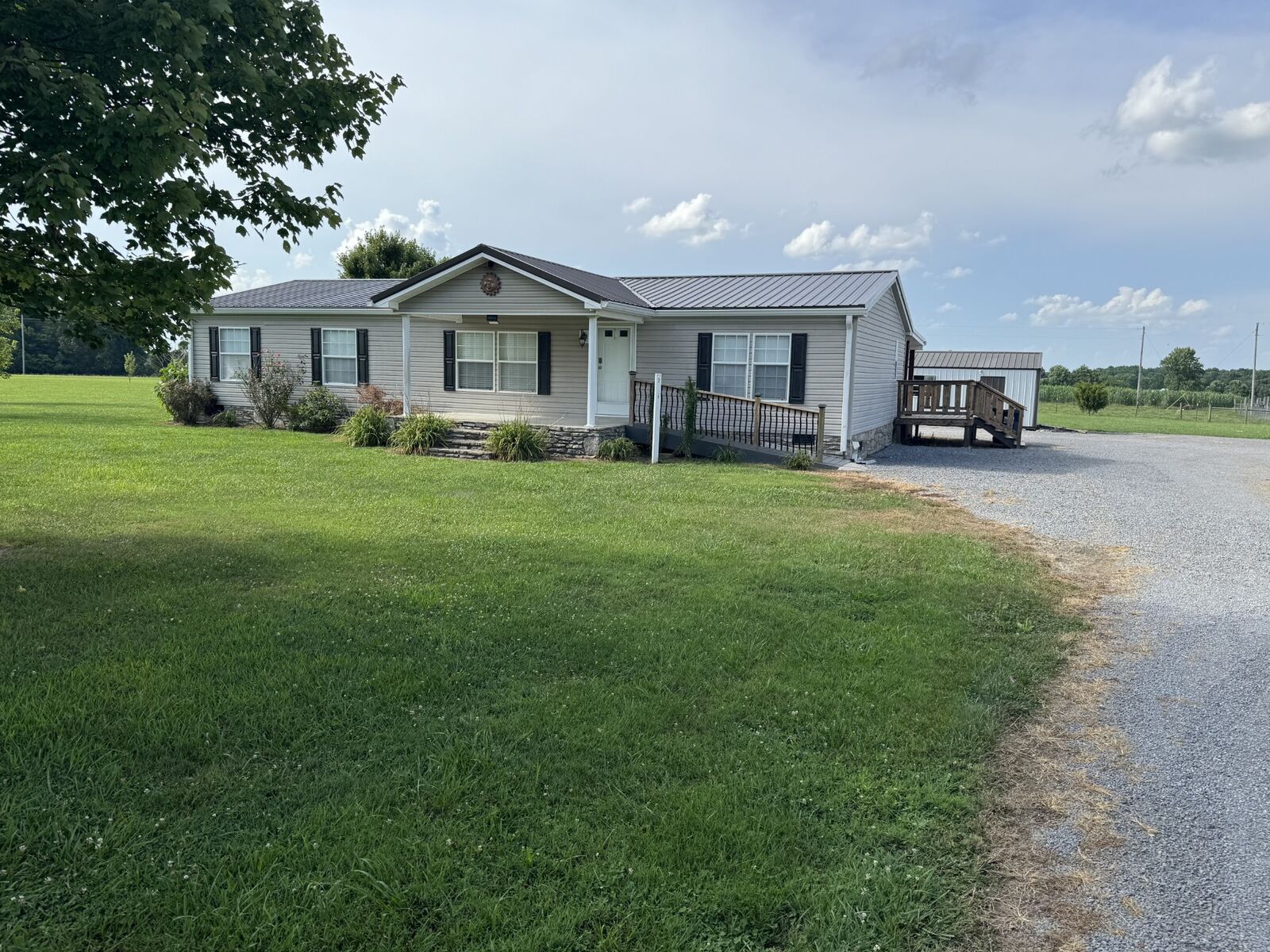 Property Photo: 5342 King Robert Ln TN 37186