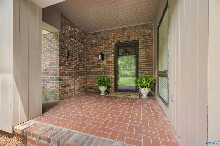 Property Photo:  2707 Westminister Way  AL 35801 
