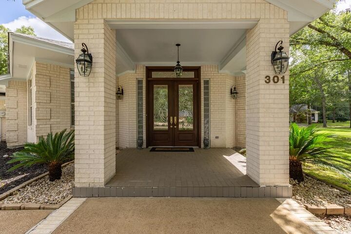 Property Photo:  301 Southern Trace  TX 75901 