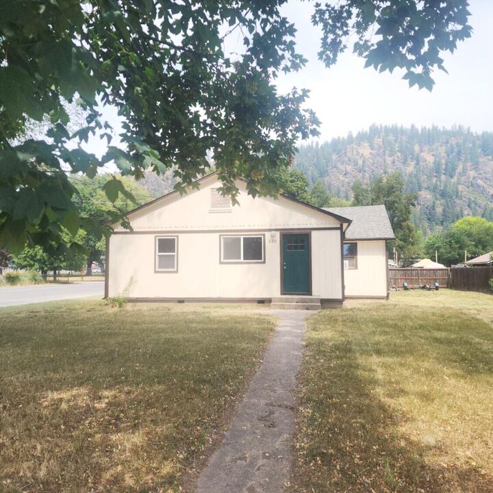 Property Photo: 380 W 5th Ave WA 99141