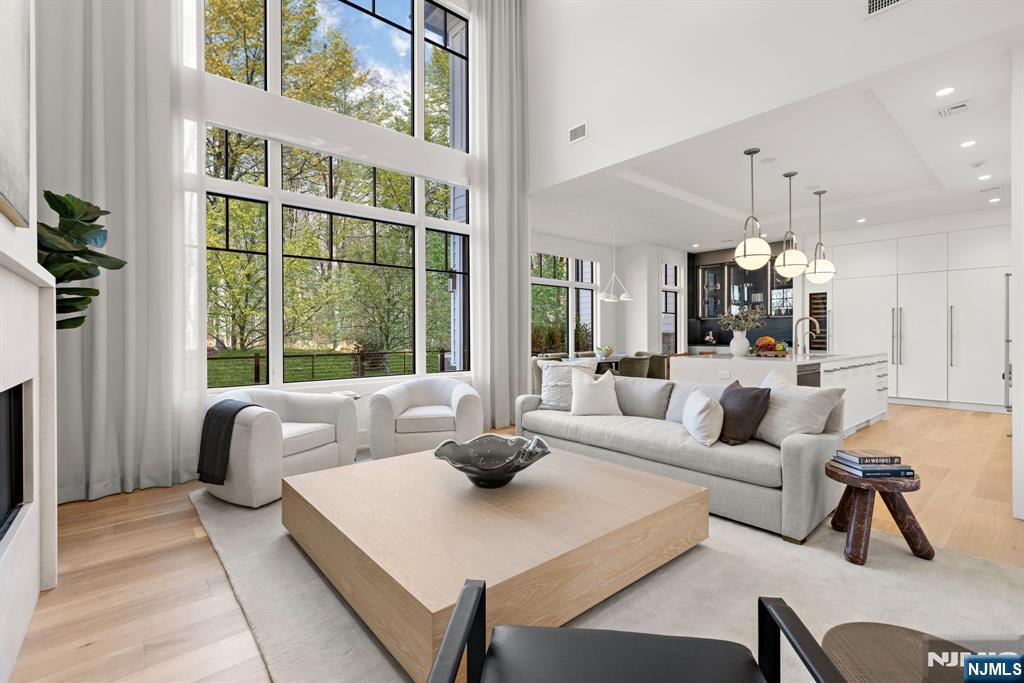 Property Photo:  23 Stone Bridge Court  NJ 07627 