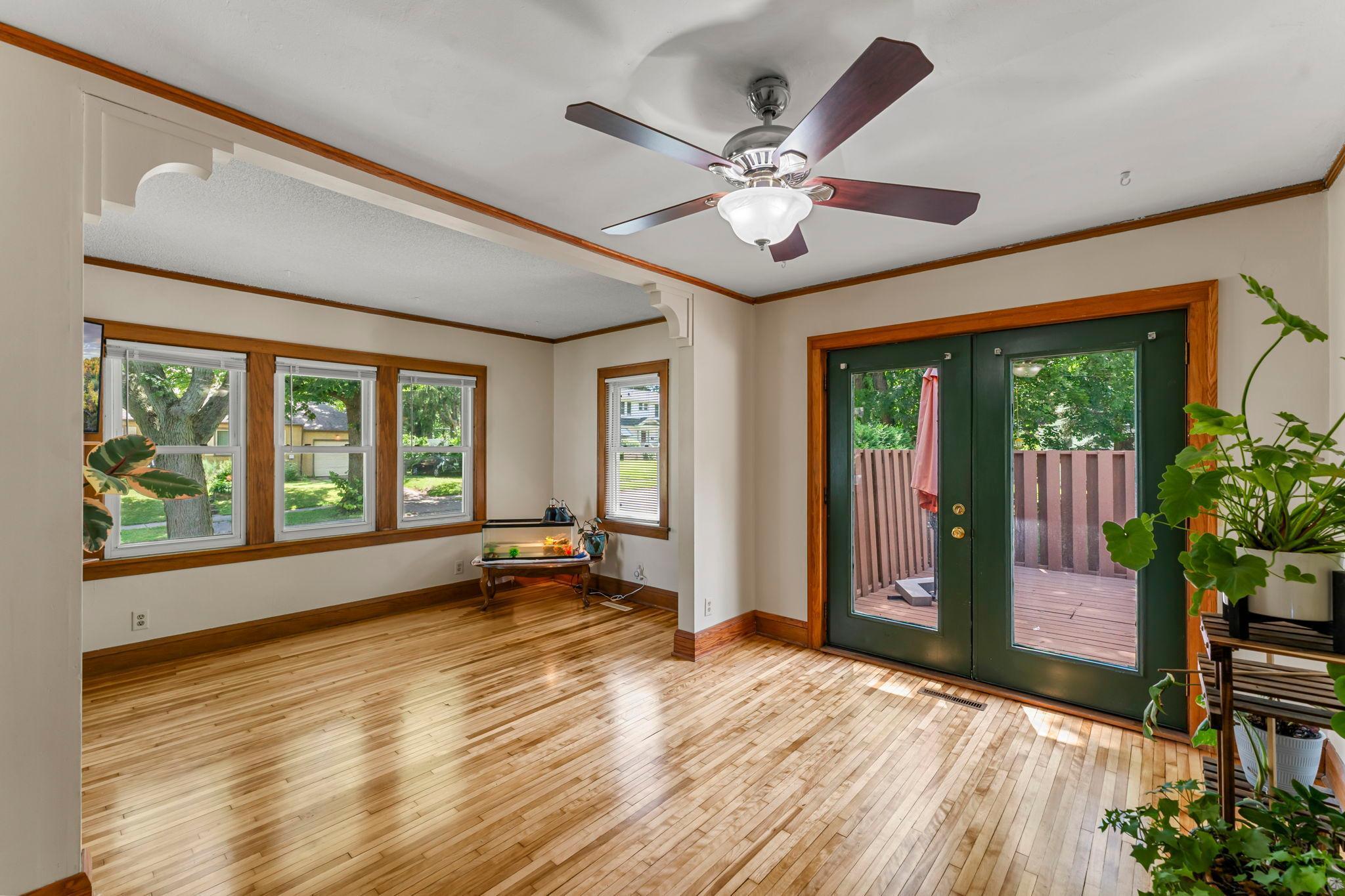 Property Photo:  637 Hazel Street N  MN 55119 