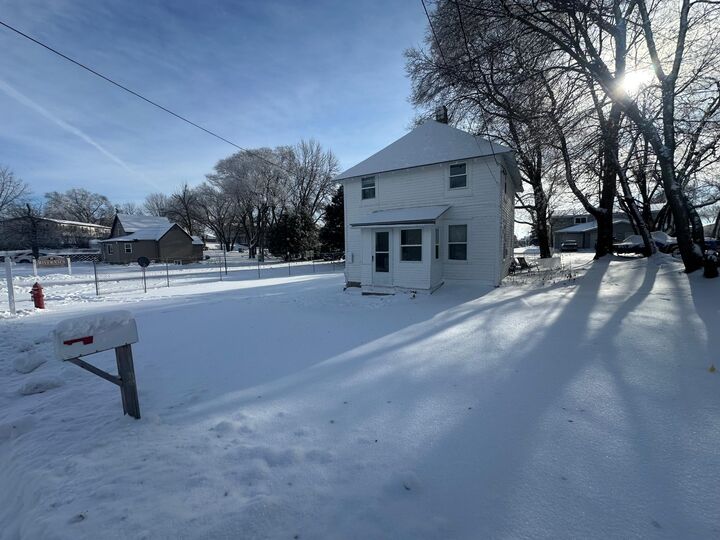 Property Photo:  327 9 1/2 Street S  MN 56378 