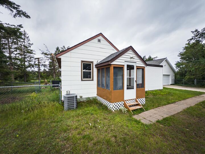 709 Lake Avenue SE  Bemidji MN 56601 photo