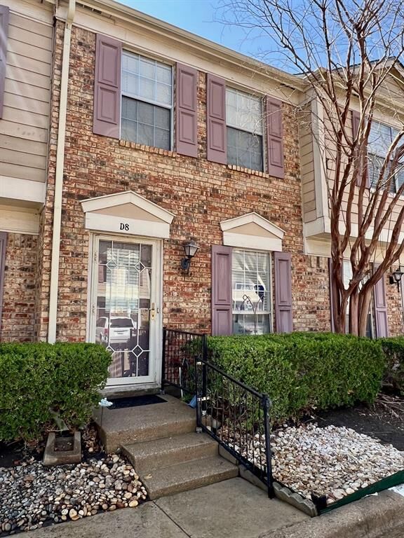 Property Photo:  613 Carriagehouse Lane 8D  TX 75040 