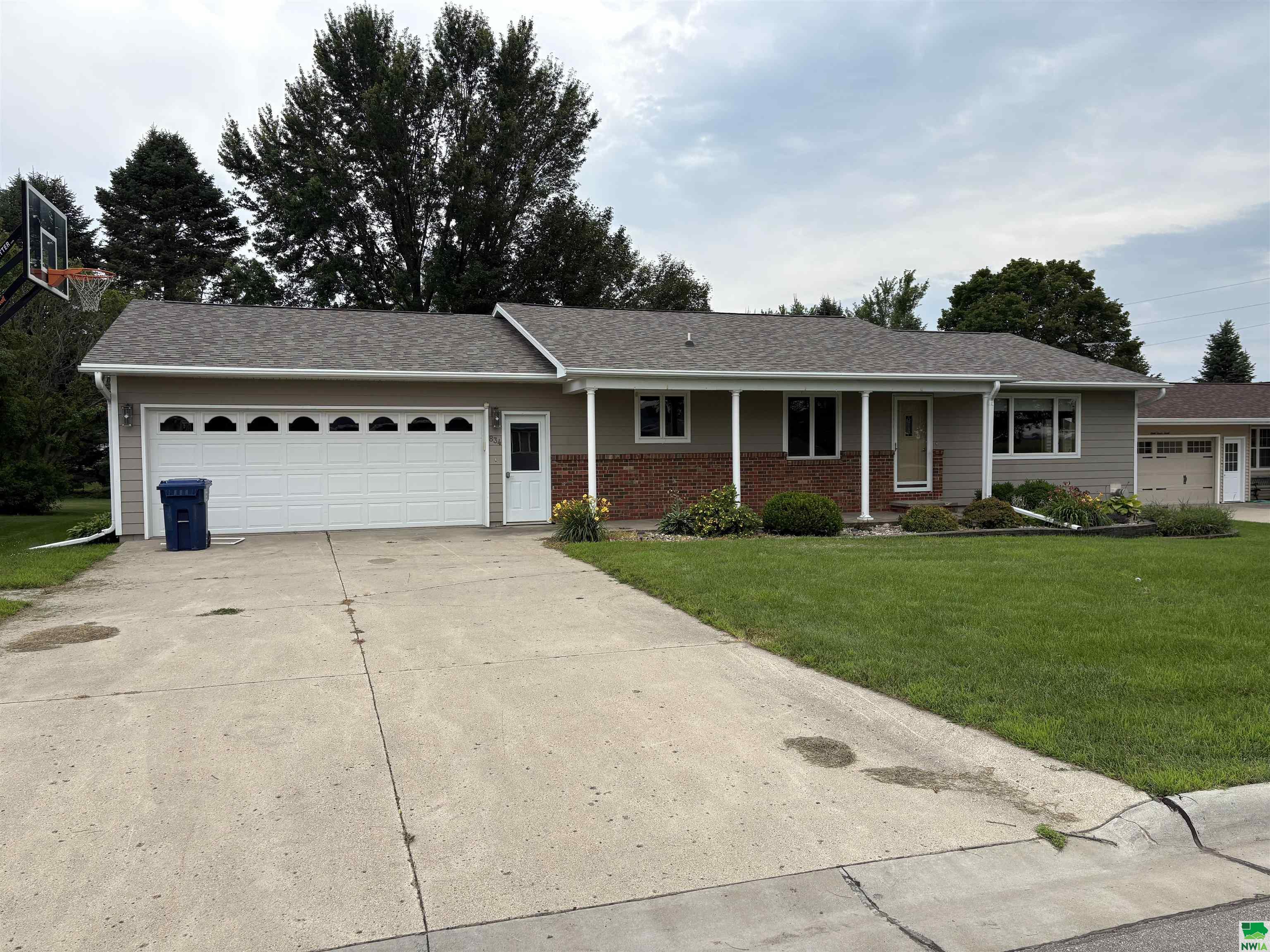 Property Photo: 834 Ash St IA 51022