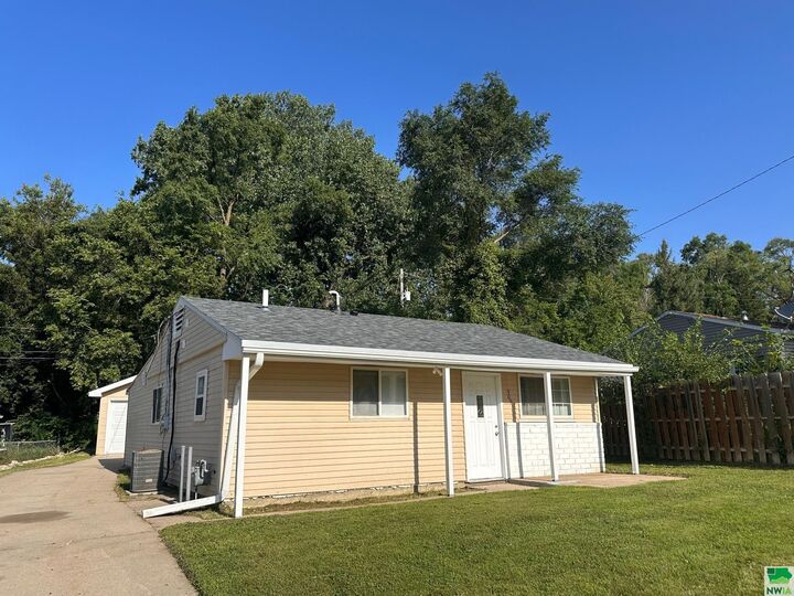 909 Alice Street  Sioux City IA 51105 photo