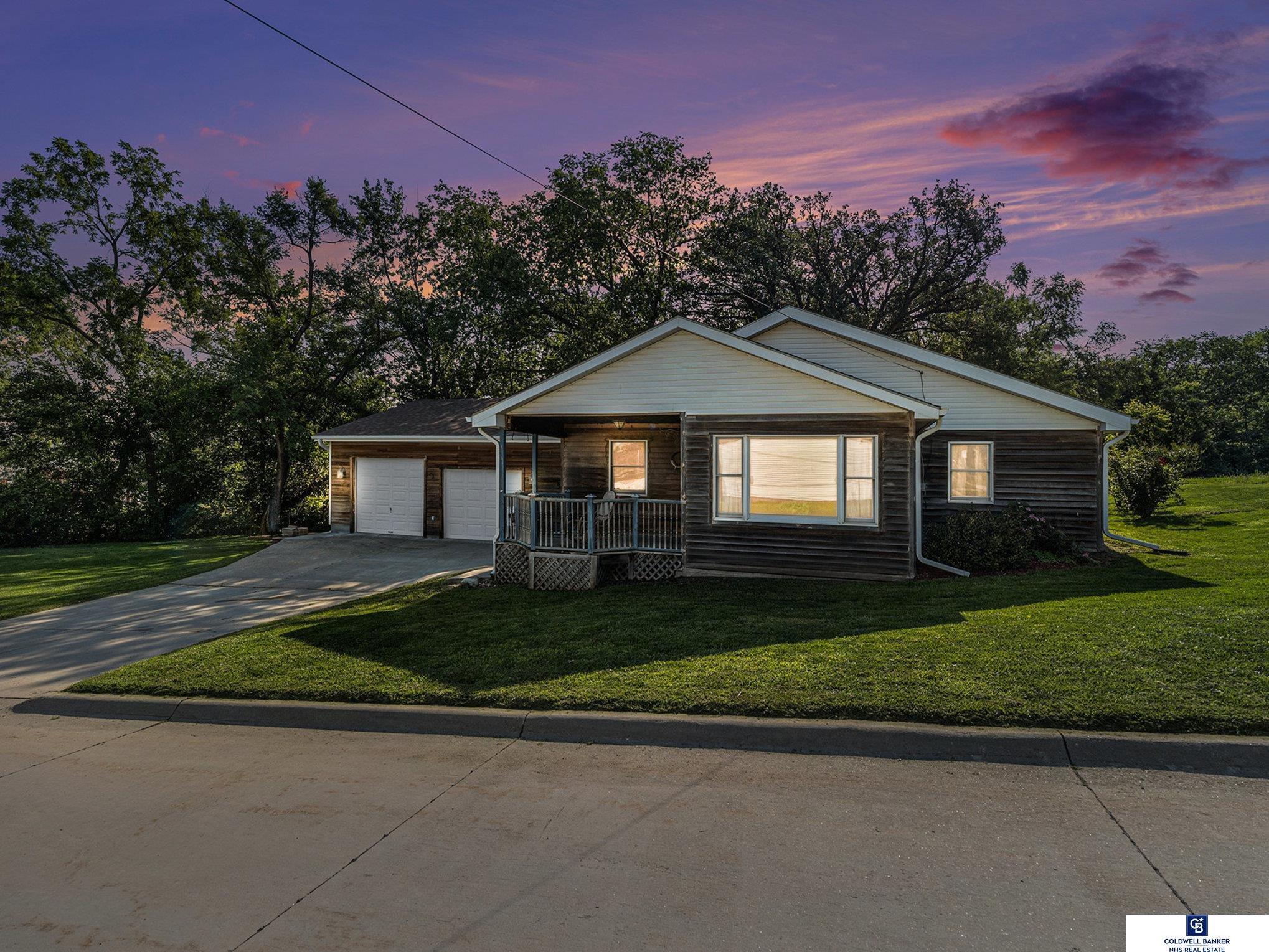 Property Photo: 542 Cedar Street NE 68003
