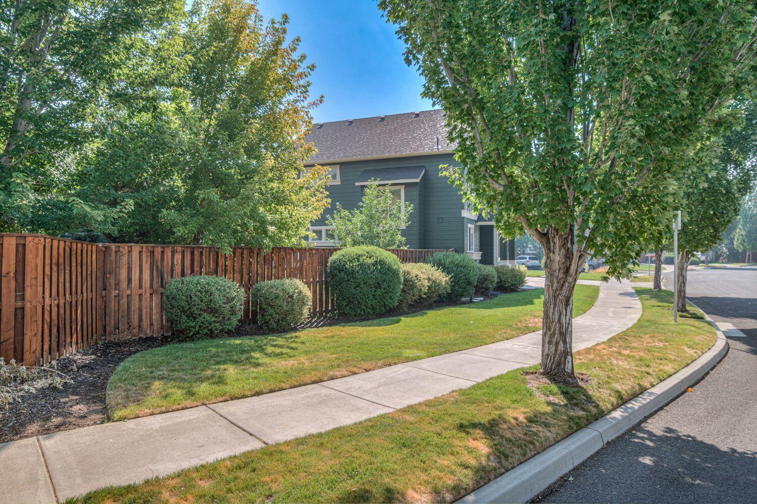 Property Photo:  630 NW 28th Street  OR 97756 