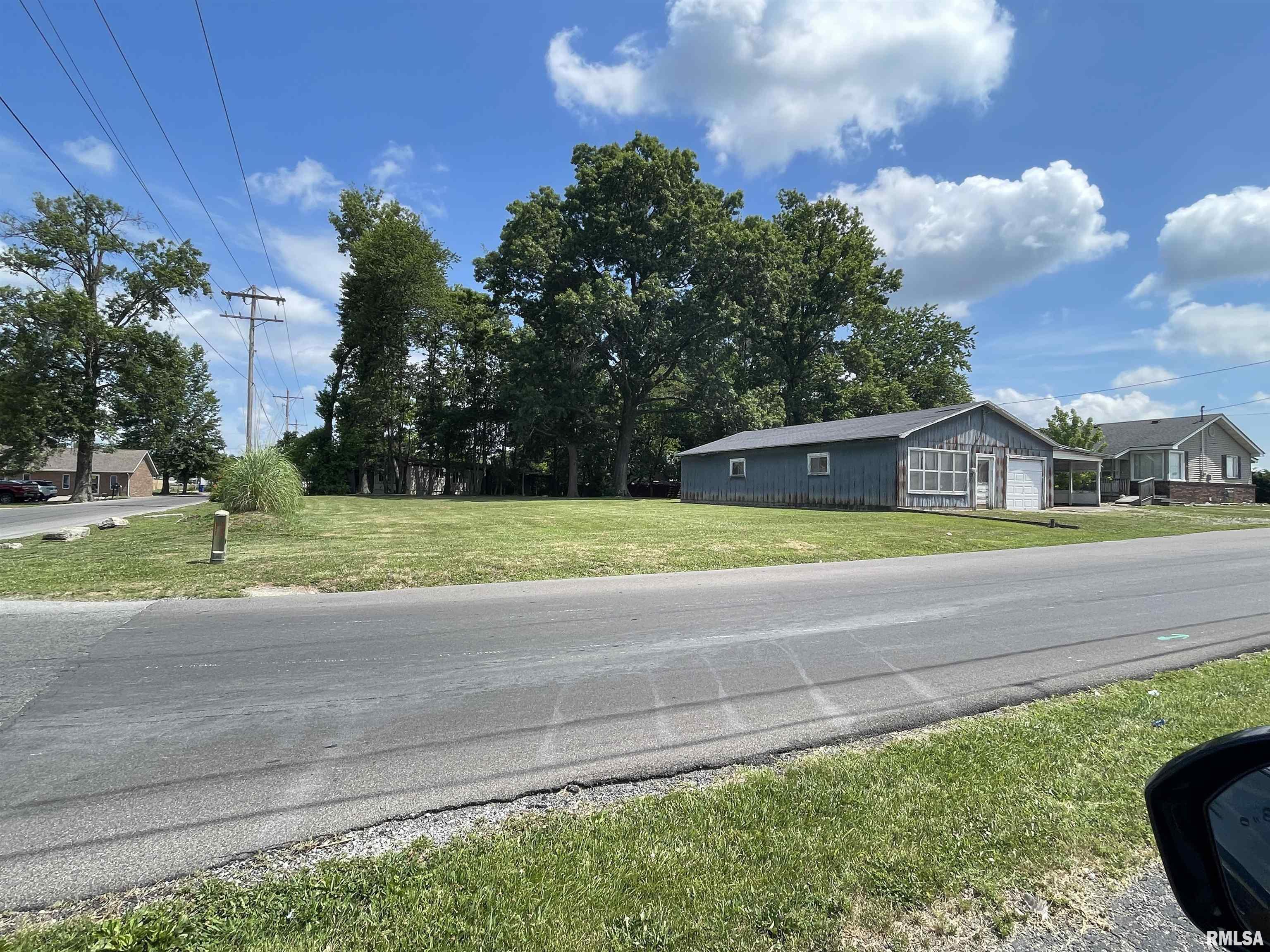 Property Photo: 1504 W Dufour Street IL 62959