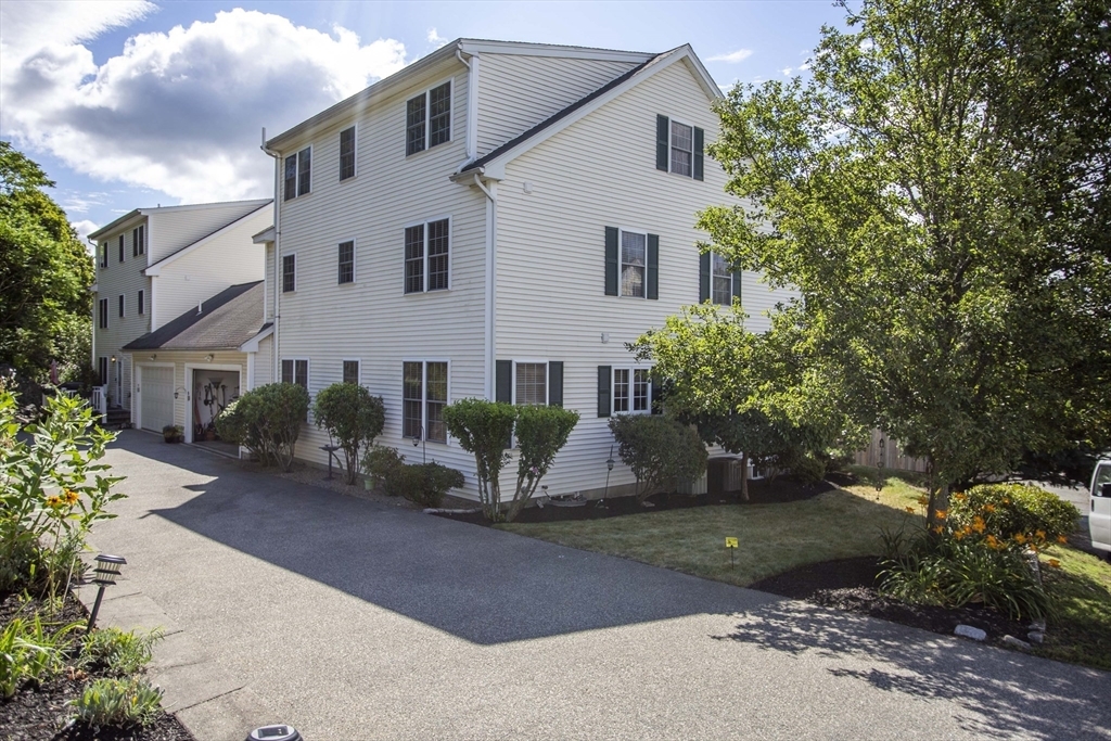 Property Photo: 5 Bateman Ct 1-A MA 01880
