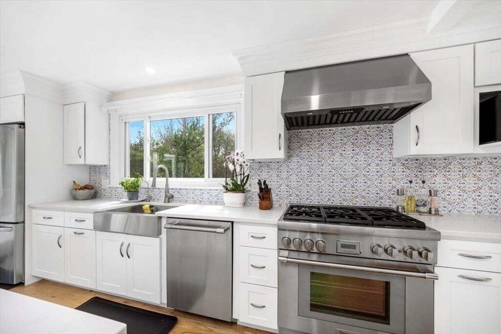 Property Photo:  4 Cushing Street  MA 02043 