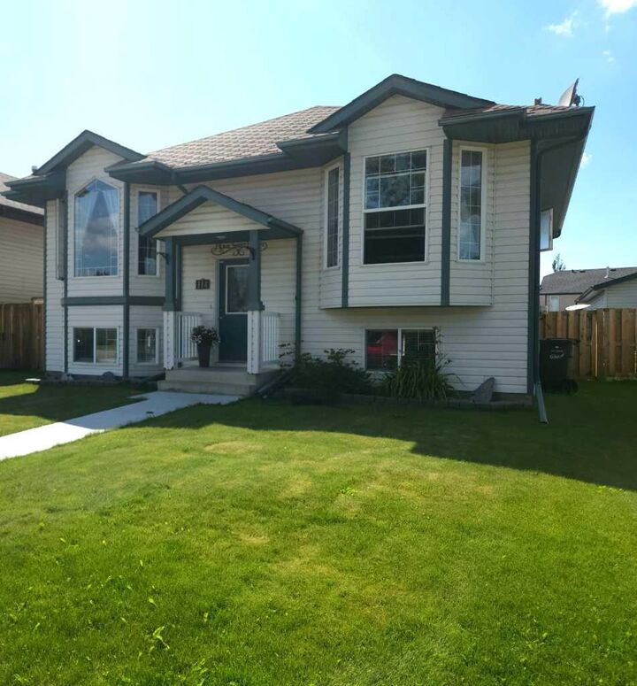 Property Photo:  114 Robinson Avenue  AB T0M 1R0 