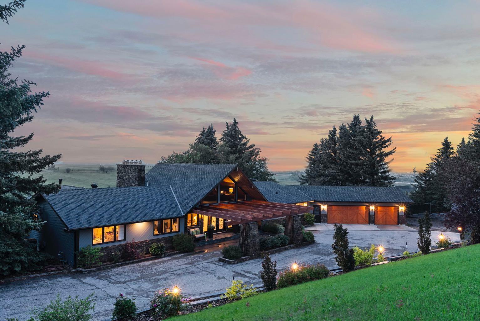 Property Photo:  188 Artists View Way  AB T3Z 3N1 