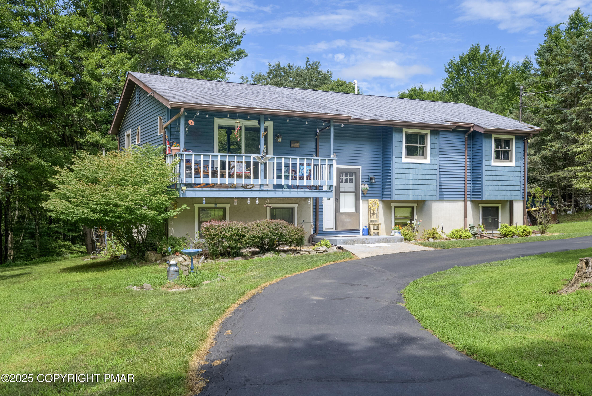 Property Photo:  1519 Ridge Drive  PA 18360 