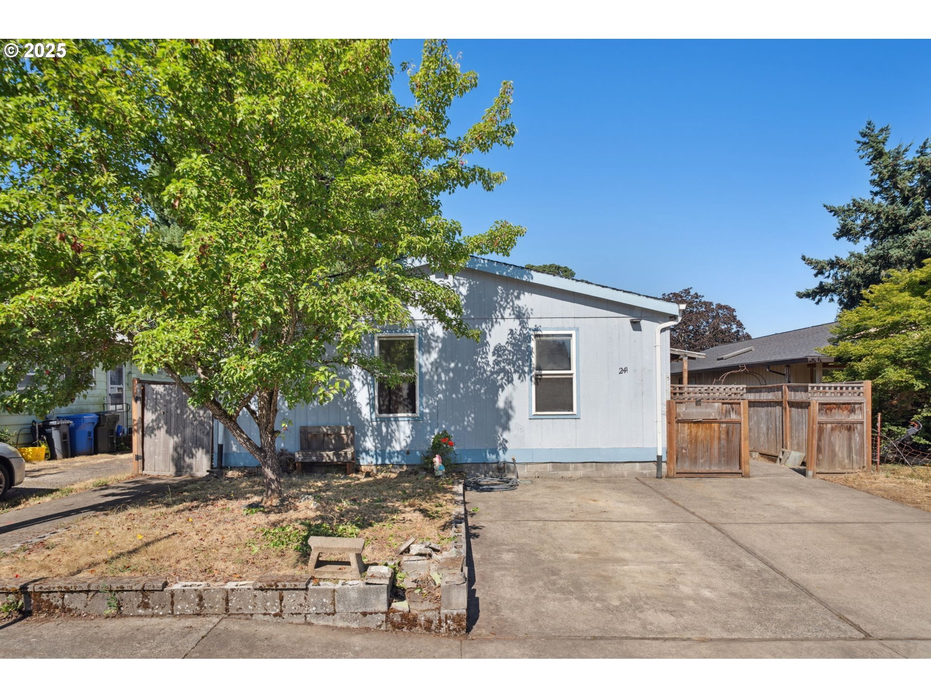 Property Photo:  241 NW Wade St  OR 97023 