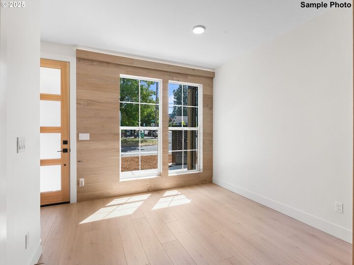 Property Photo:  3017 NE Ainsworth Ave 5  OR 97211 