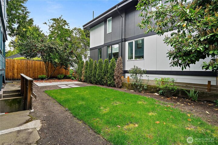 Property Photo:  612  Malden Avenue E  WA 98112 