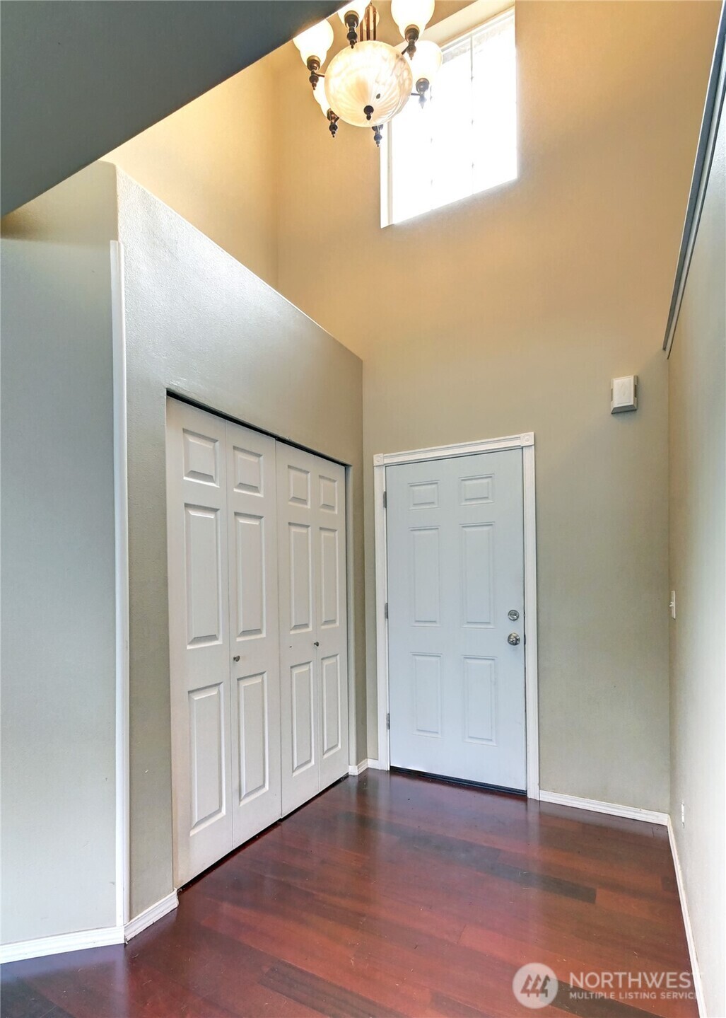 Property Photo: 16127 SE 256th Place WA 98042