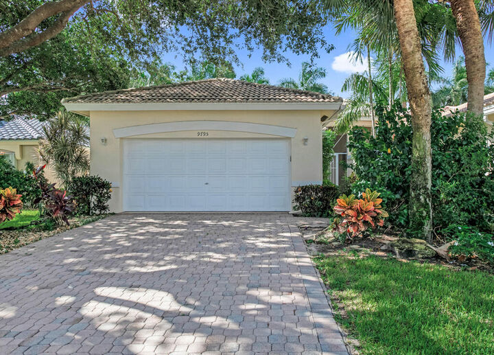 Property Photo: 9795 Crescent View Drive S FL 33437