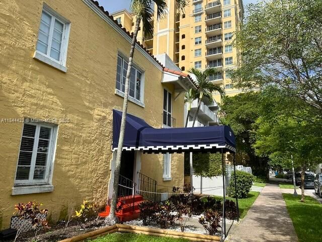 Property Photo: 126 Mendoza Ave 3 FL 33134