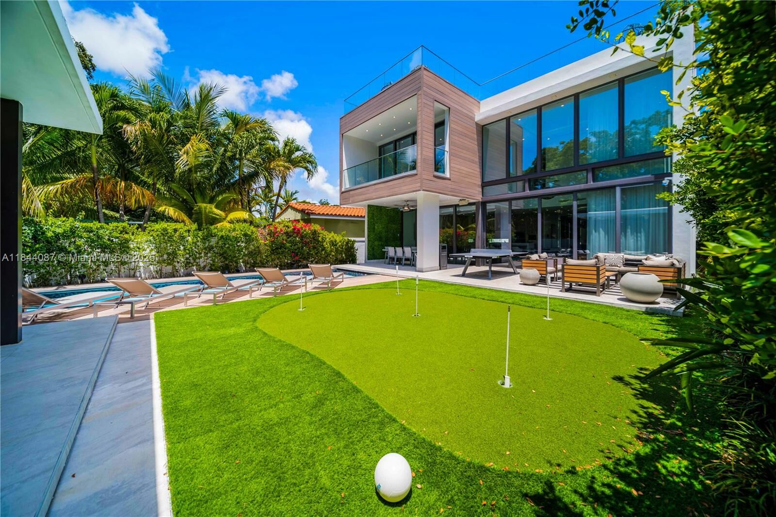 Property Photo: 1823 SW 2nd Ct FL 33129
