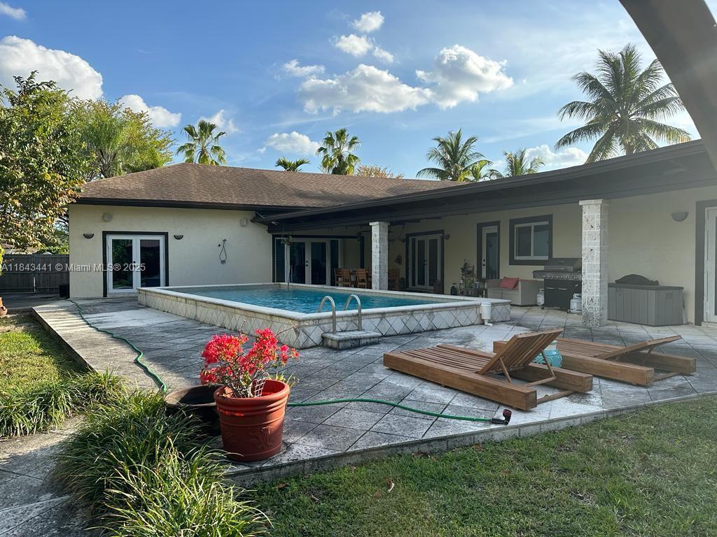 Property Photo: 10375 SW 111th St FL 33176