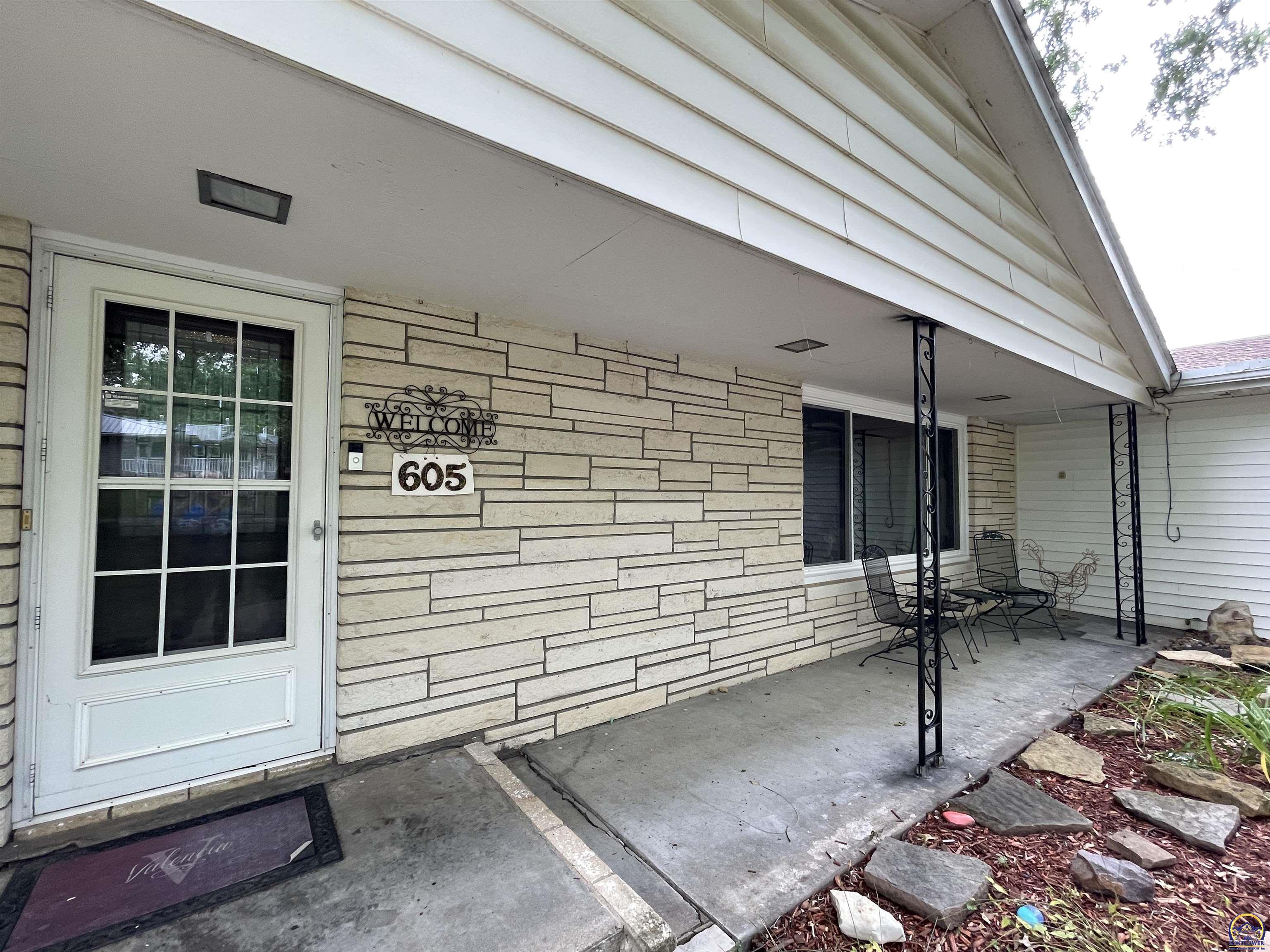 Property Photo:  605 Locust St  KS 66524 