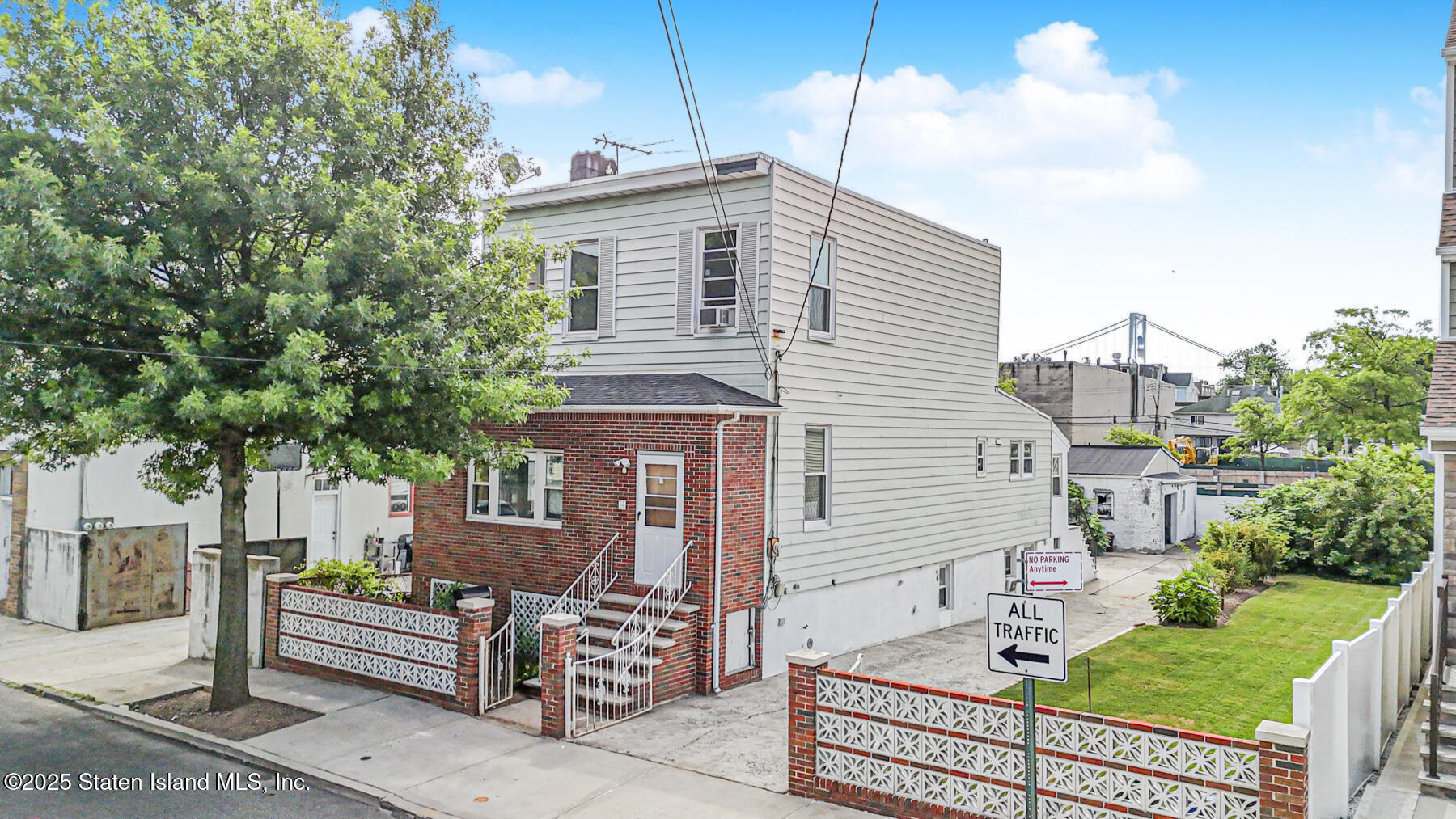 Property Photo:  18 St. Mary'S Avenue  NY 10305 