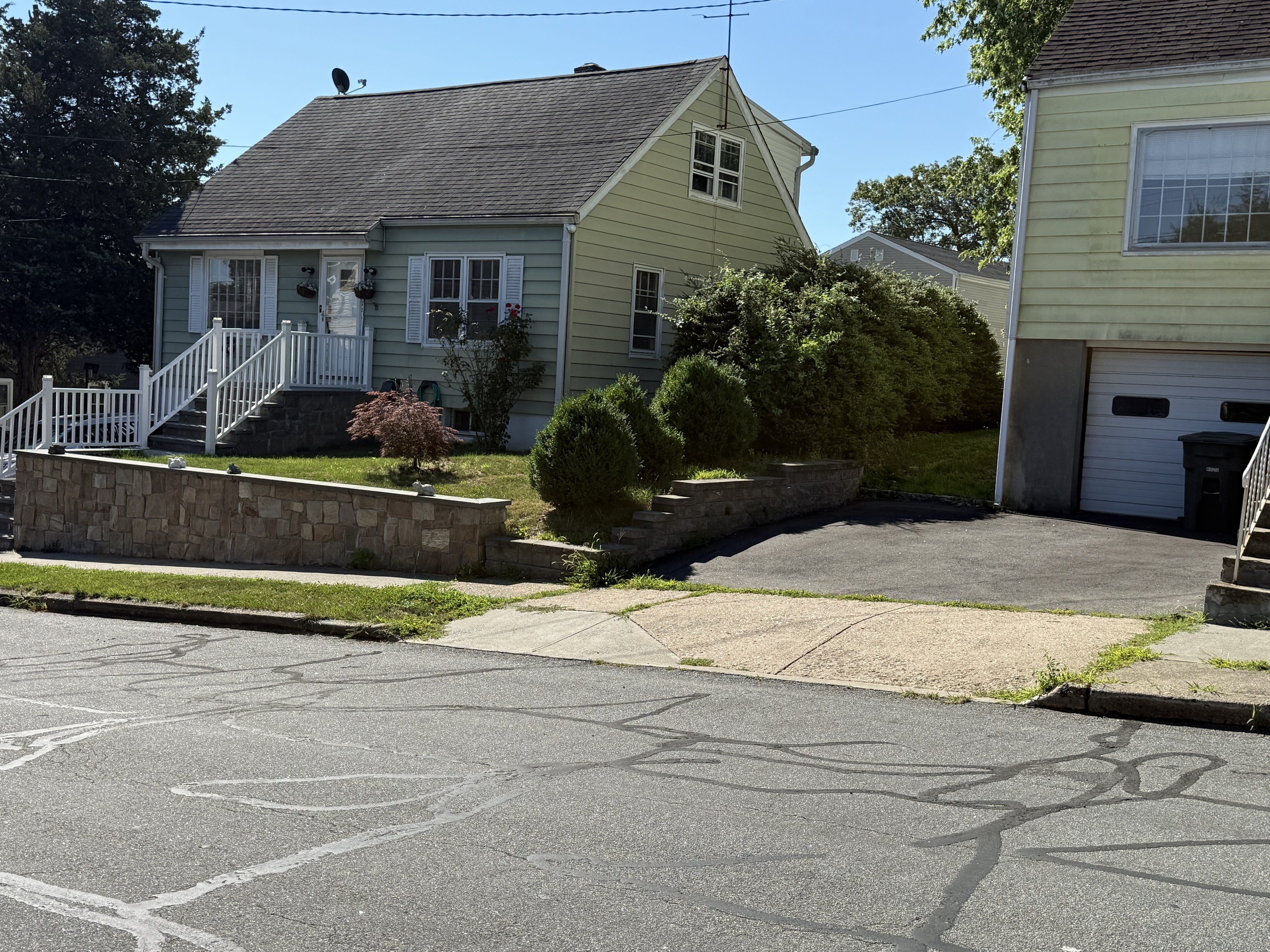 Property Photo: 325 Goldenrod Avenue CT 06606