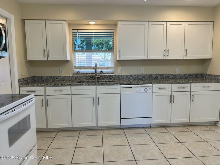 Property Photo:  925 Penny Drive  FL 32780 