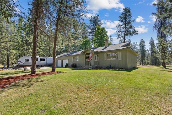 Property Photo:  207 Eagle Dr  WA 99109 