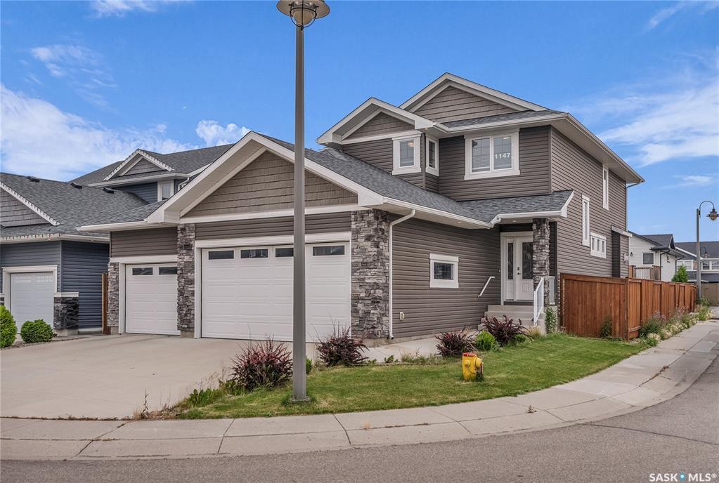 Property Photo: 1147 Pringle Way SK S7T 1C9
