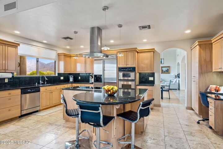 Property Photo: 13542 N Placita Montanas De Oro AZ 85755