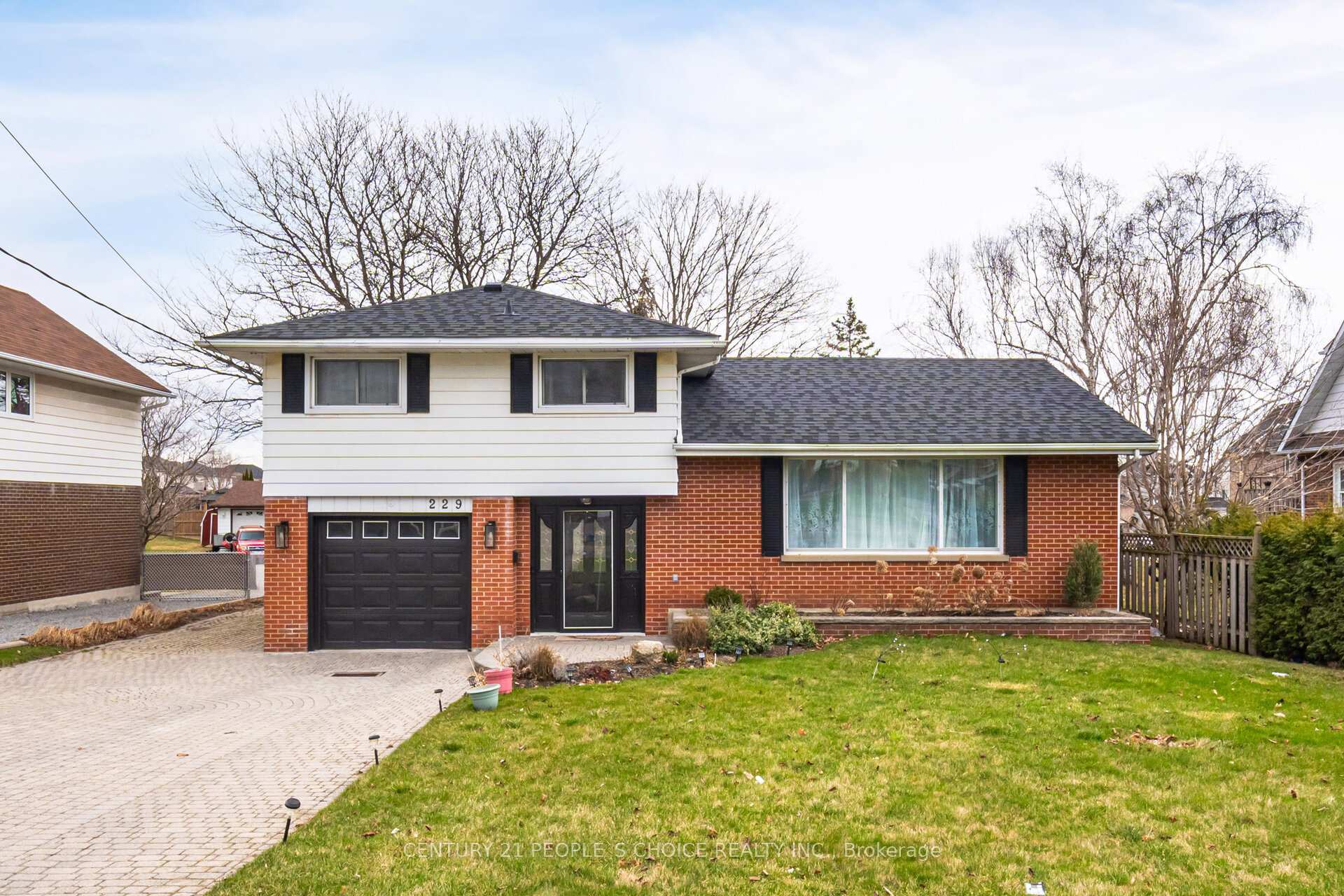 Photo de la propriété: 229 Liberty Street N ON L1C 2M6