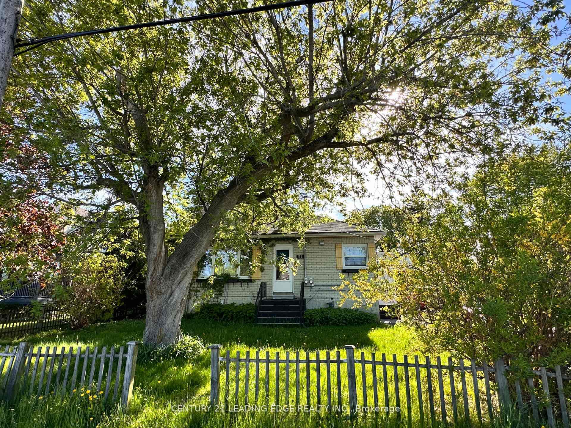 Photo de la propriété:  92 Thickson Road N Bsmt  ON L1N 3R1 