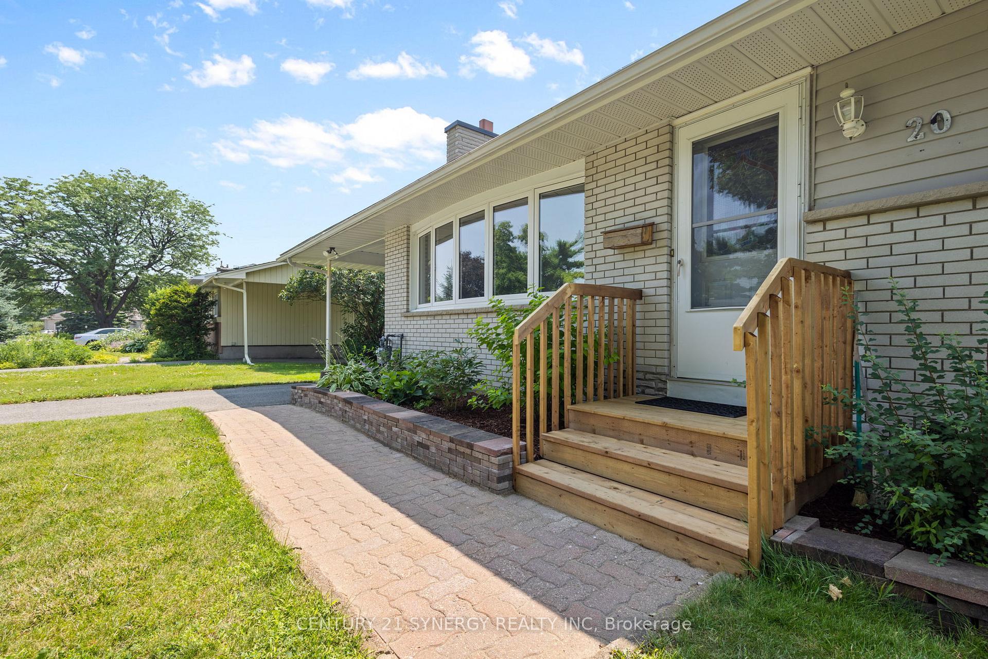 Photo de la propriété: 20 Parkside Crescent ON K2G 3B5