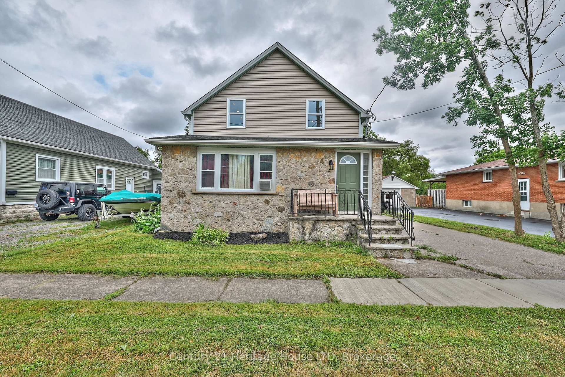 Photo de la propriété: 14 Jennet Street ON L2A 4B9