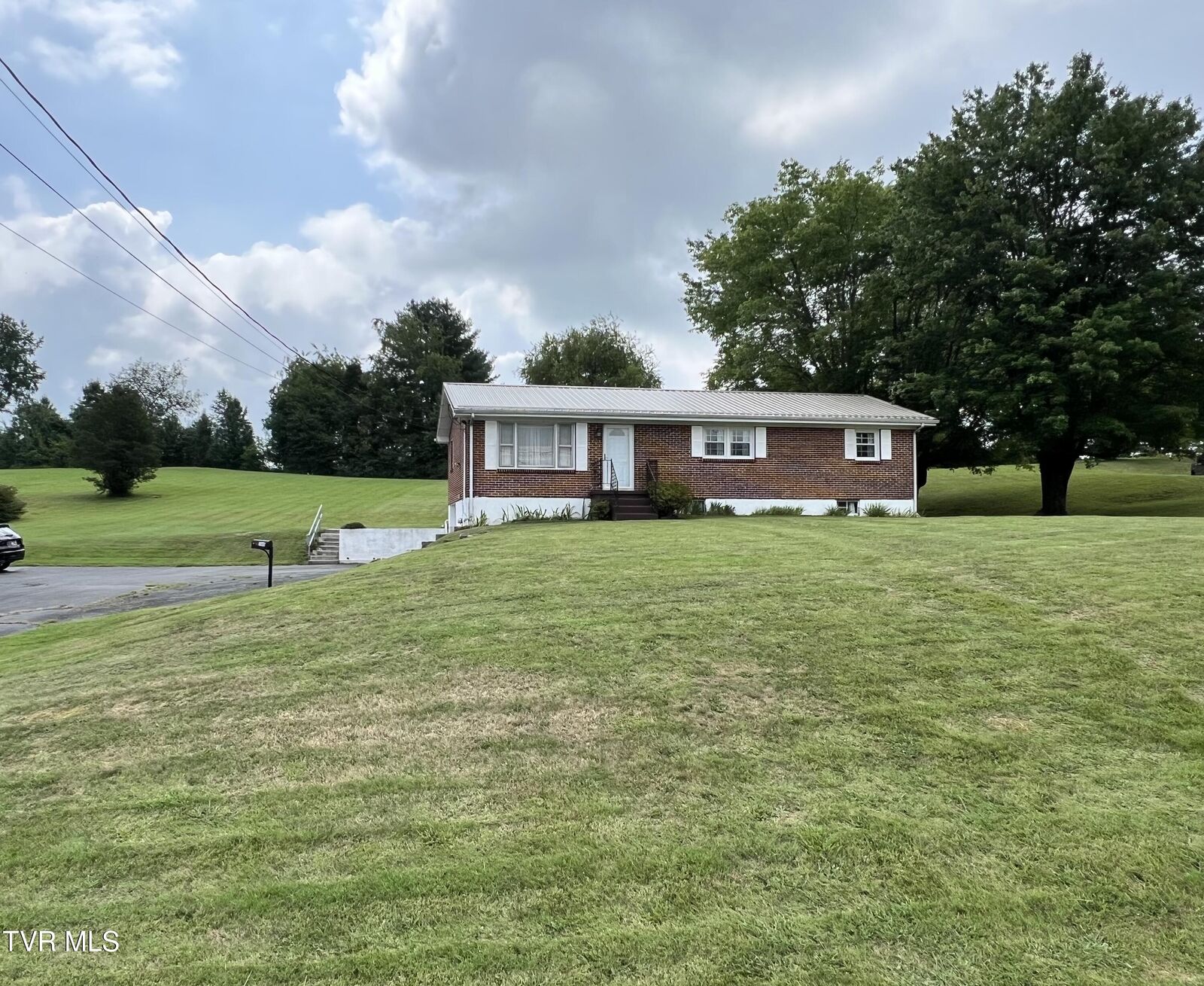 Property Photo: 3999 Weaver Pike TN 37618
