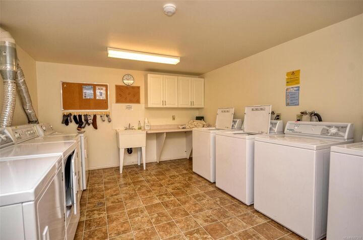 Property Photo:  3225 Alder St 308  BC V8X 1P3