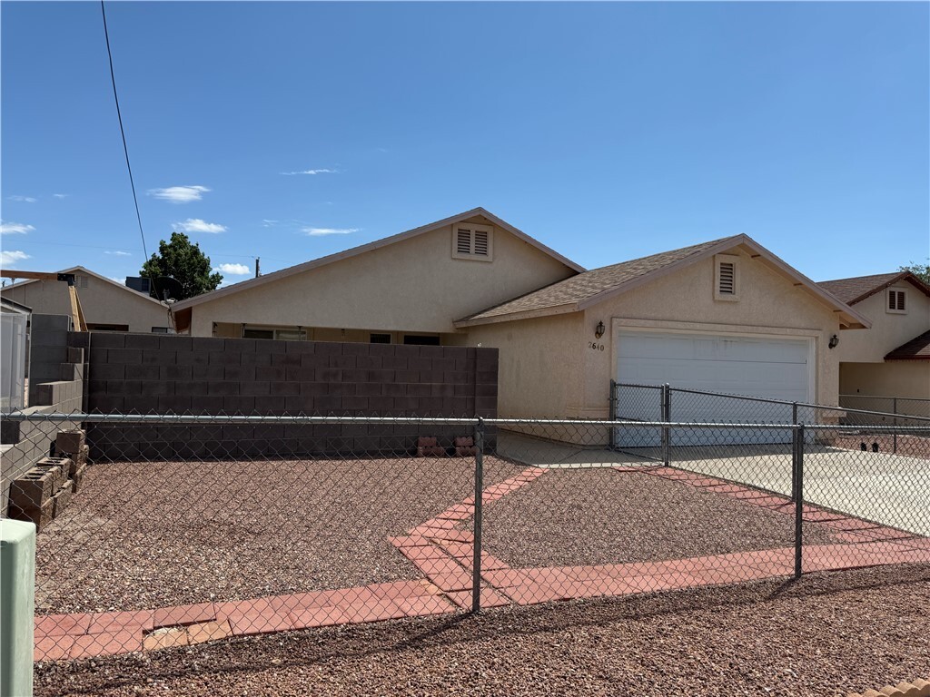 Property Photo: 2640 Chambers Ave AZ 86401