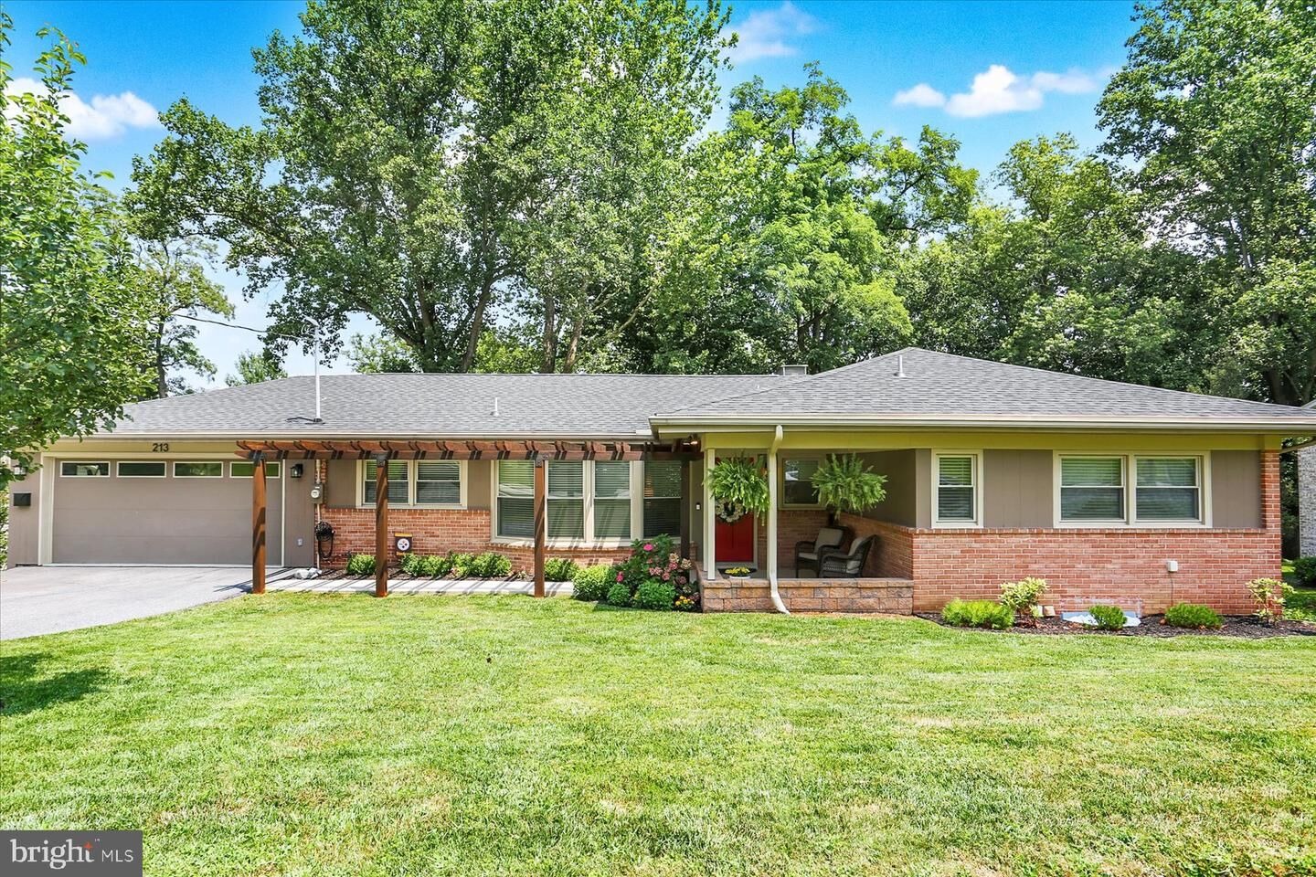 Property Photo:  213 Hillside Drive  PA 17070 