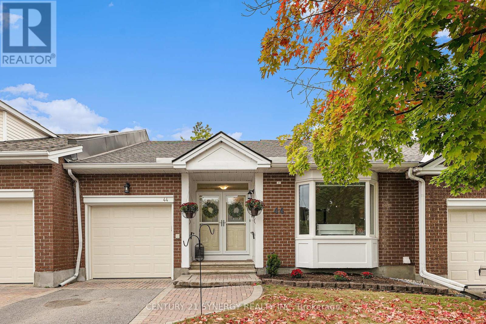 Property Photo:  44 Innesbrook Court  ON K2S 1C7 