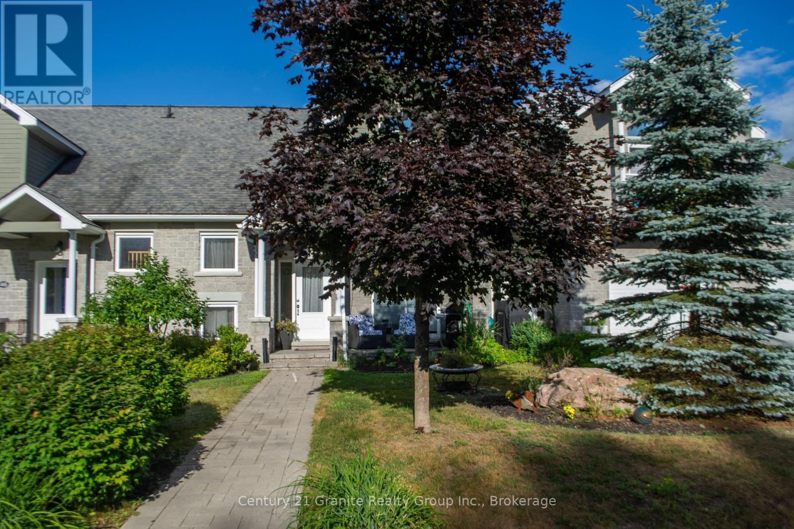 Property Photo: 44 Webb Circle ON K0M 1S0
