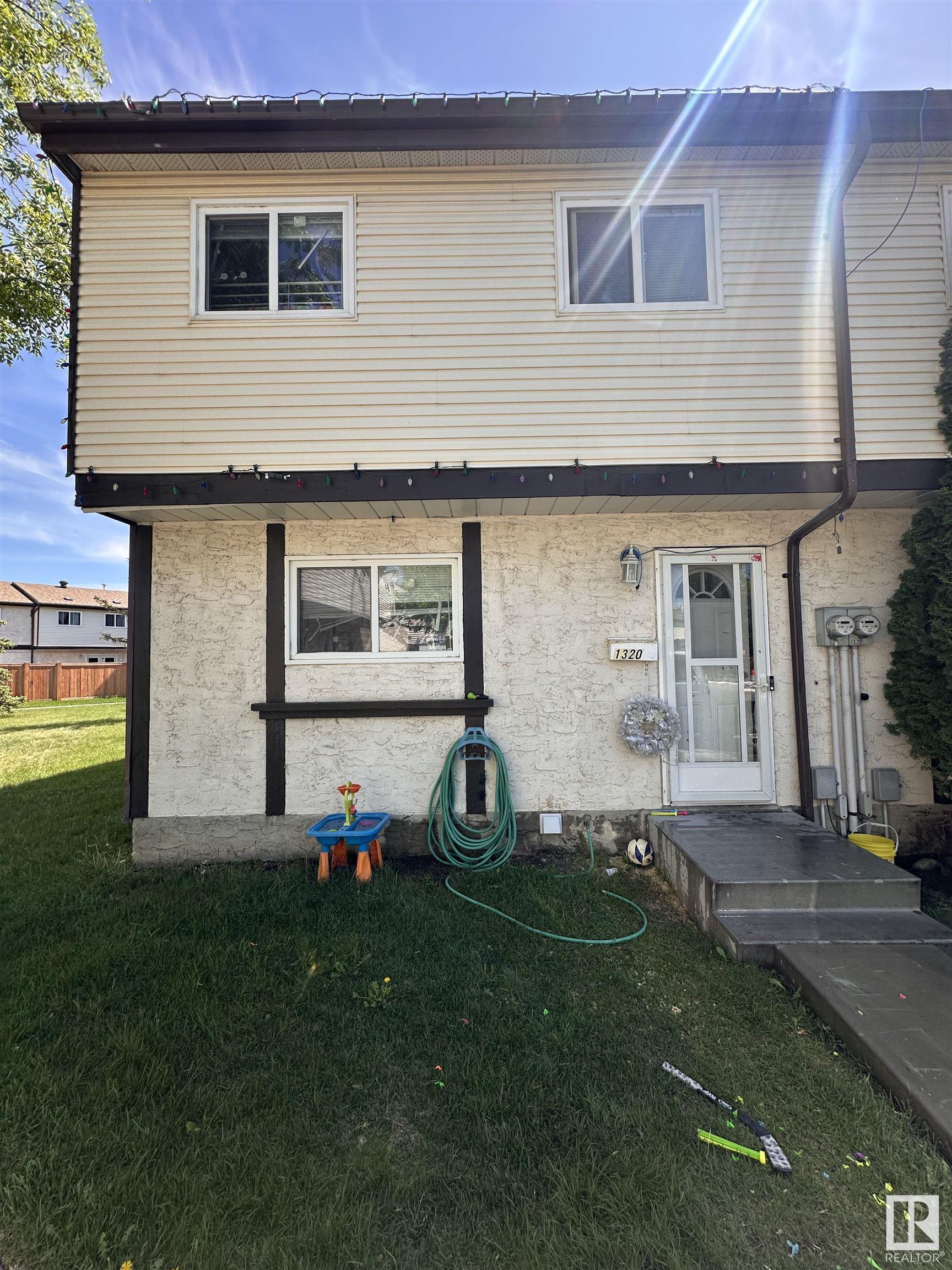 Photo de la propriété: 1320 Lakewood NW AB T6K 3P2